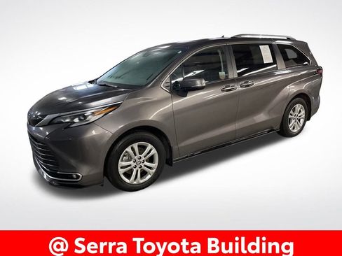 Certified 2023 Toyota Sienna Platinum image 1