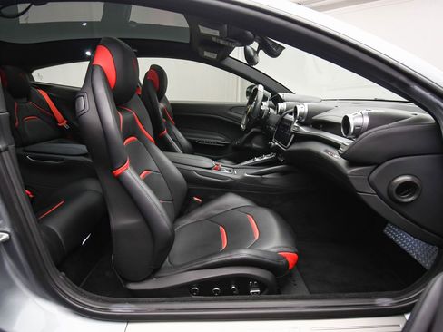 Used 2018 Ferrari GTC4Lusso T image 55