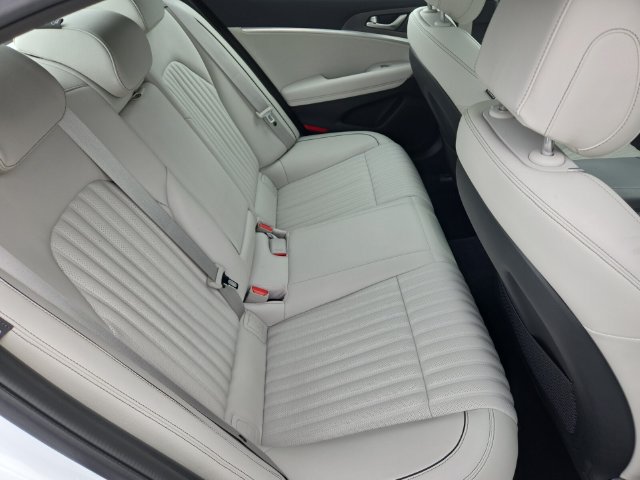 Used 2025 Genesis G70 2.5T w/ Sport Prestige Package RWD image 17