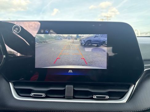 Used 2025 Chevrolet Equinox LT FWD image 22