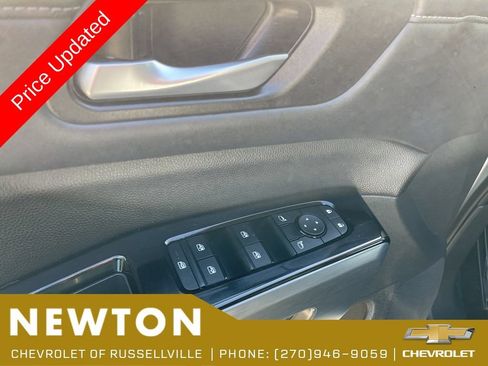 Used 2025 Nissan Pathfinder SL AWD/4WD image 6