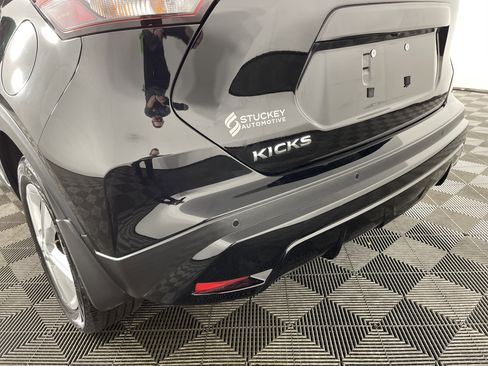 Used 2023 Nissan Kicks S image 6