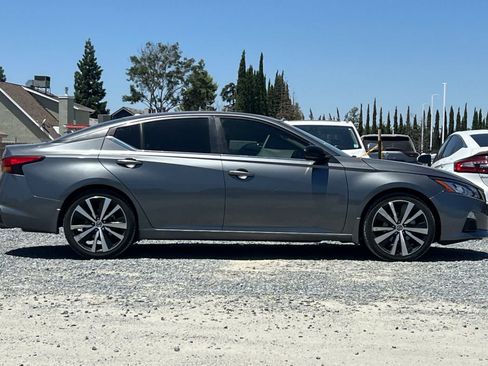 Used 2020 Nissan Altima 2.5 SR w/ Premium Package FWD image 9