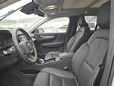 Used 2025 Volvo XC40 B5 Ultra w/ Protection Package Premier image 23