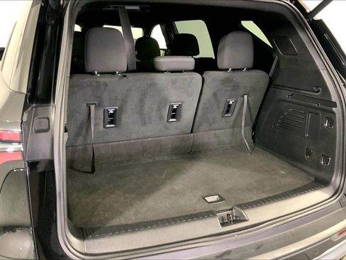 Used 2024 Chevrolet Traverse LT AWD/4WD image 4