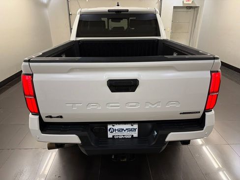 Used 2024 Toyota Tacoma TRD Off-Road w/ TRD Off Road Premium Package AWD/4WD image 5