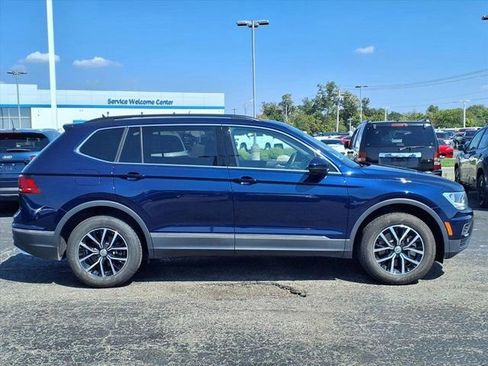 Used 2021 Volkswagen Tiguan SE w/ Panoramic Sunroof Package image 8