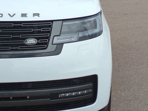 New 2025 Land Rover Range Rover Long Wheelbase SE image 10