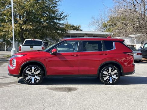 New 2026 Mitsubishi Outlander SE FWD image 2