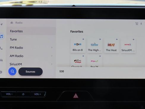 Used 2024 Toyota Venza XLE image 14