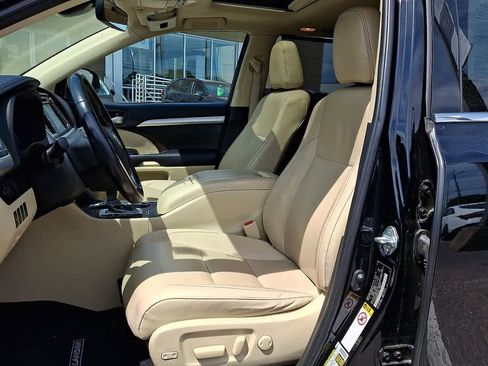 Used 2019 Toyota Highlander XLE image 14