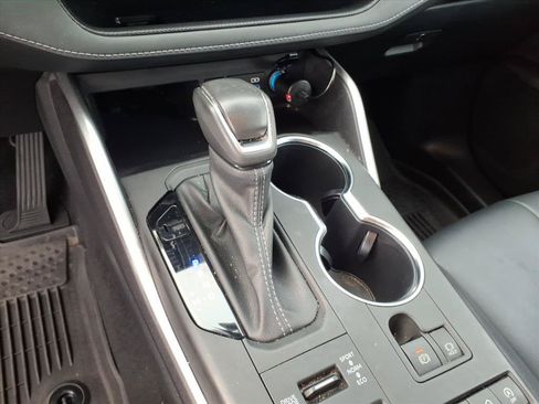 Used 2022 Toyota Highlander XLE AWD/4WD image 35