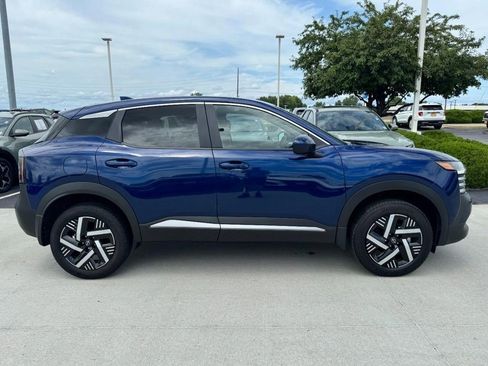 Used 2025 Nissan Kicks SV image 2