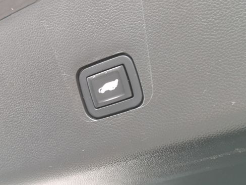 Used 2020 Chevrolet Traverse LT image 14