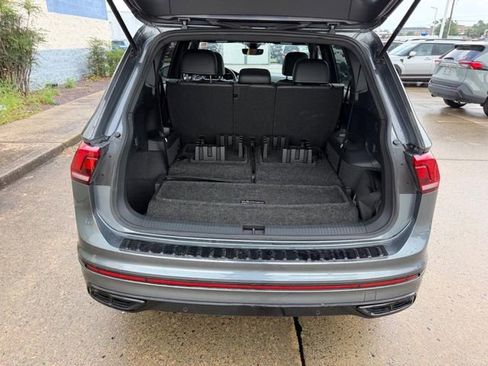 Used 2022 Volkswagen Tiguan SE R-Line FWD image 5