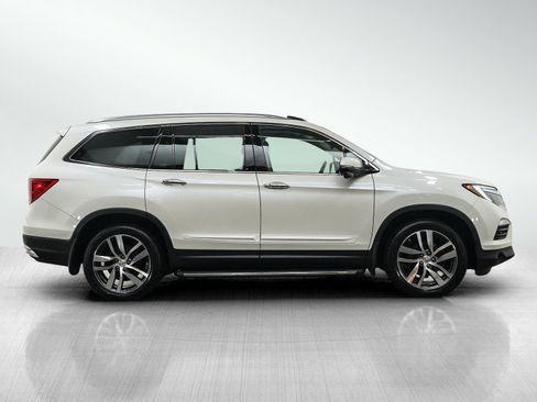 Used 2017 Honda Pilot Touring image 6