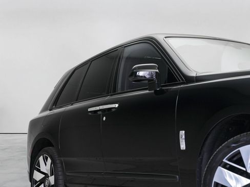 Certified 2025 Rolls-Royce Cullinan AWD/4WD image 3