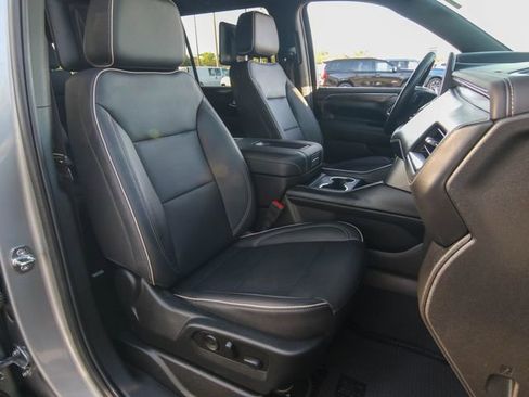 Used 2023 Chevrolet Suburban Premier w/ Advanced Technology Package image 25