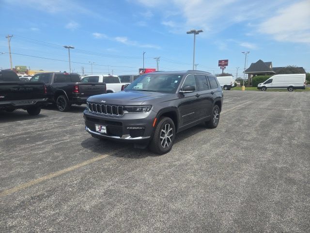 Used 2025 Jeep Grand Cherokee L Limited AWD/4WD image 1
