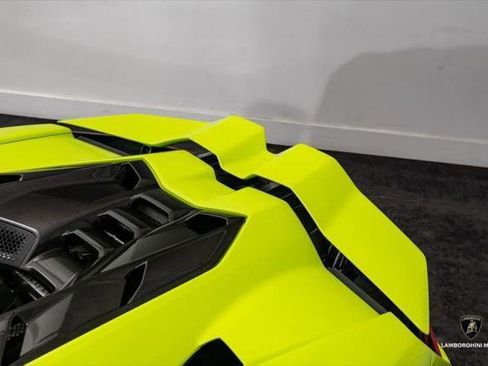 Used 2024 Lamborghini Revuelto AWD/4WD image 16