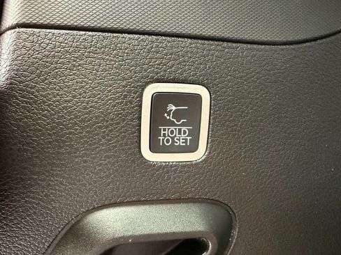 Used 2025 Jeep Wagoneer 4WD w/ Premium Group I image 20