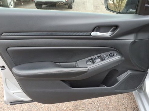 Used 2024 Nissan Altima 2.5 SV FWD image 10