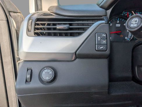 Used 2019 Chevrolet Tahoe LS w/ Enhanced Driver Alert Package RWD image 25