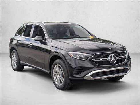 Used 2023 Mercedes-Benz GLC 300 4MATIC image 3