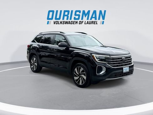 Used 2024 Volkswagen Atlas SE AWD/4WD image 2