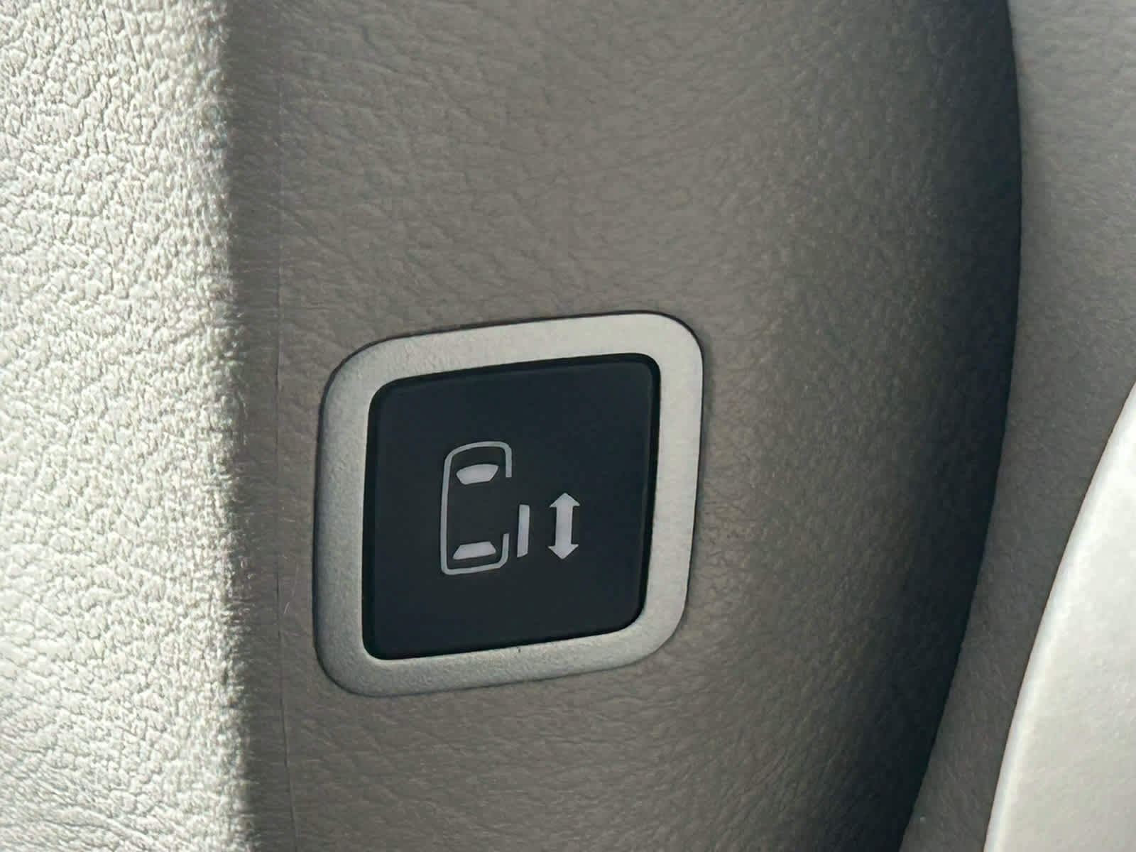Used 2024 Chrysler Pacifica Touring-L FWD image 19