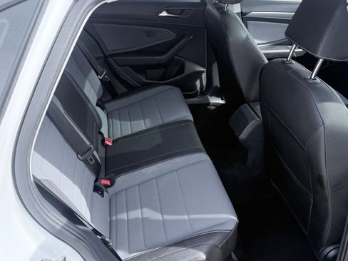 Used 2025 Volkswagen Jetta SE FWD image 36