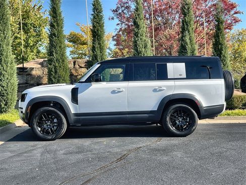 Used 2023 Land Rover Defender 130 S image 2