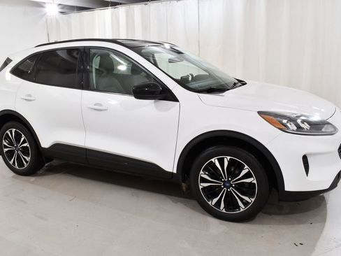 Used 2022 Ford Escape SE w/ SE Sport Appearance Package image 5