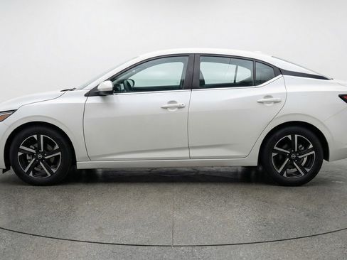 Used 2025 Nissan Sentra SV image 4