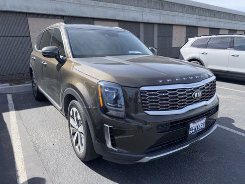 Used 2020 Kia Telluride S w/ S 8 Passenger Seating Package image 3