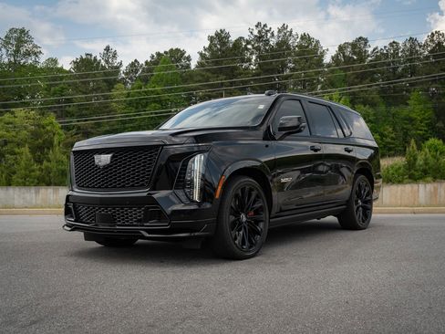 Used 2025 Cadillac Escalade V w/ LPO, ONYX Package AWD/4WD image 9