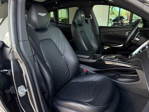 Used 2022 Aston Martin DBX image 31
