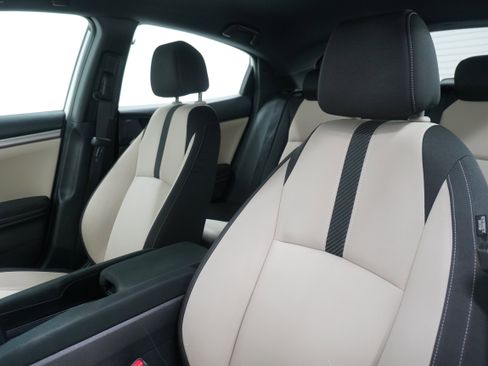 Used 2018 Honda Civic Sport image 11