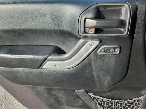 Used 2017 Jeep Wrangler Unlimited Rubicon image 8