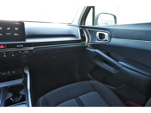 Certified 2025 Kia Sorento LX image 12