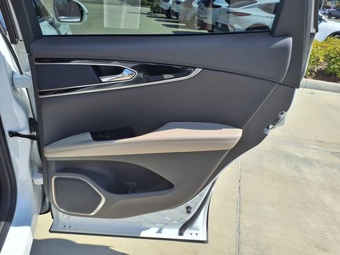 Used 2022 Lincoln Nautilus FWD w/ Premium Package image 20