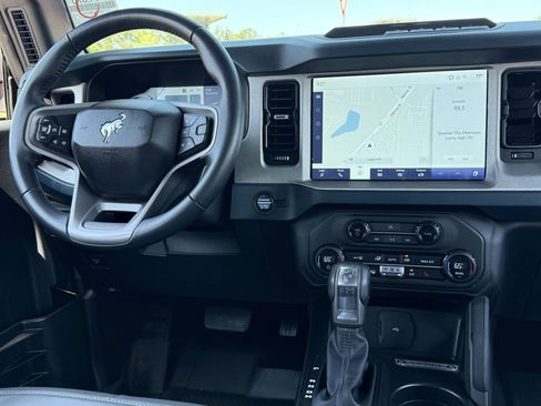 Used 2024 Ford Bronco Outer Banks image 3