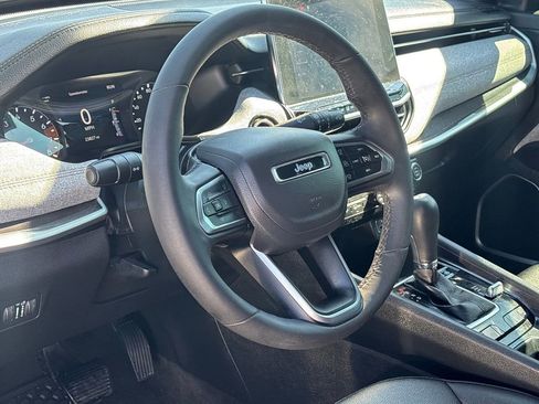 Used 2024 Jeep Compass Latitude AWD/4WD image 8