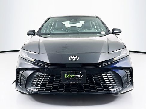 Used 2025 Toyota Camry SE image 2