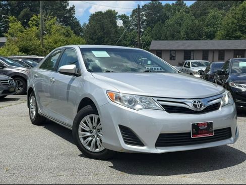 Used 2012 Toyota Camry LE FWD image 1