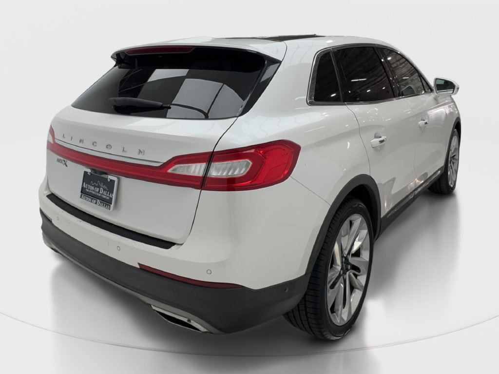 Used 2017 Lincoln MKX Reserve w/ Driver Assistance Package FWD image 8