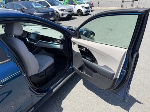 Used 2022 Kia Niro LXS FWD image 35