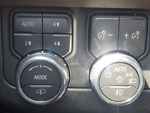 Used 2026 GMC Yukon XL Denali Ultimate w/ LPO, Get Active Package AWD/4WD image 35