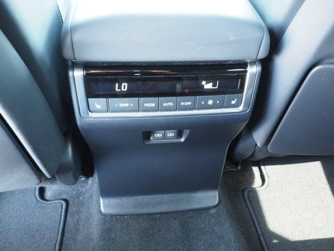 Used 2024 Lexus GX 550 w/ Cold Area Package AWD/4WD image 18