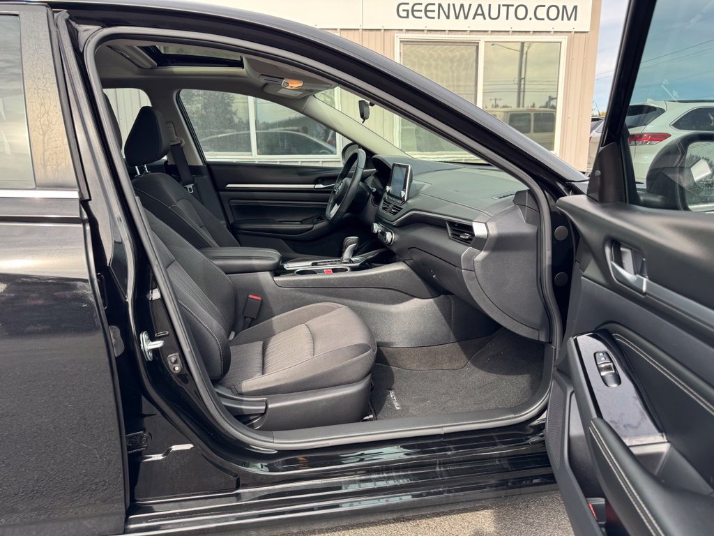 Used 2021 Nissan Altima 2.5 SV w/ SV Premium Package AWD/4WD image 12